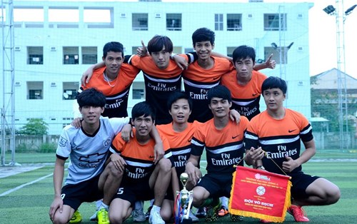Khoa CNKT Điện Điện tử tham dự Giải bóng đá SV trường ĐH Đông Á 2014